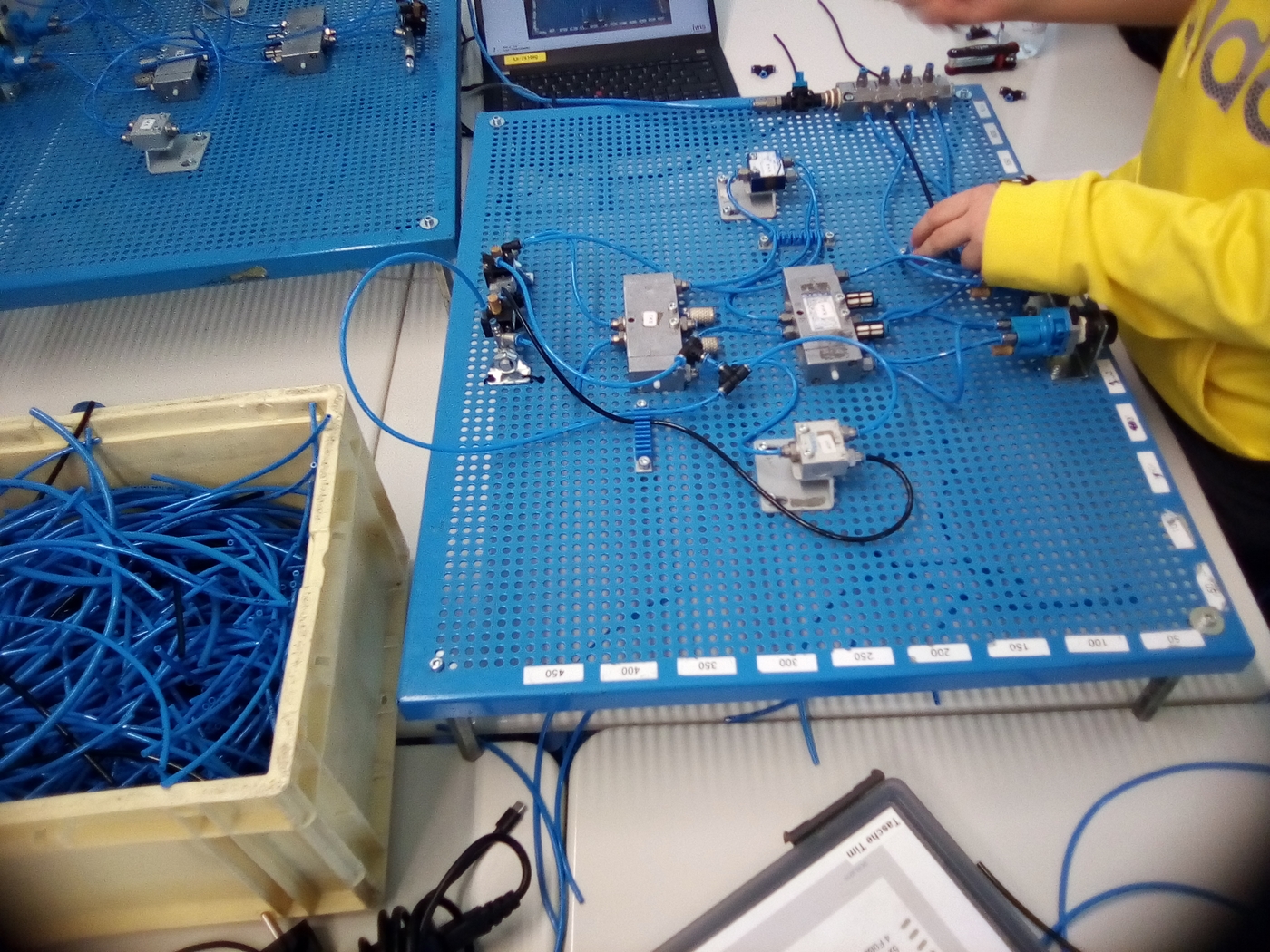 iwis Schnuppern - Physik-Zweig (1)