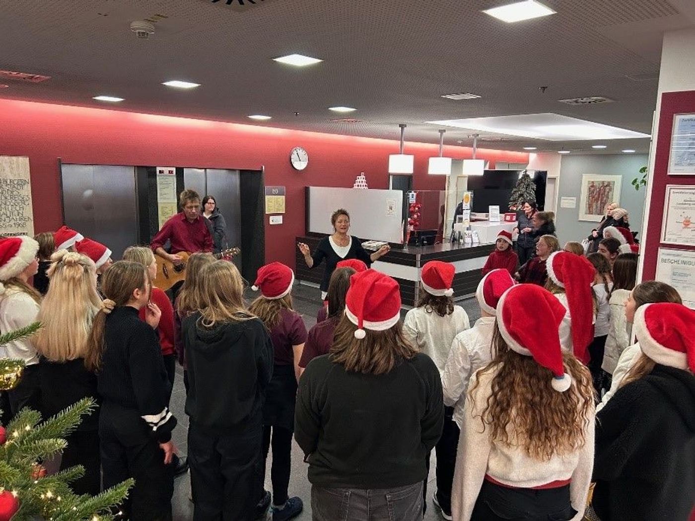 Schulchöre JWR und Kaufering im Krankenhaus