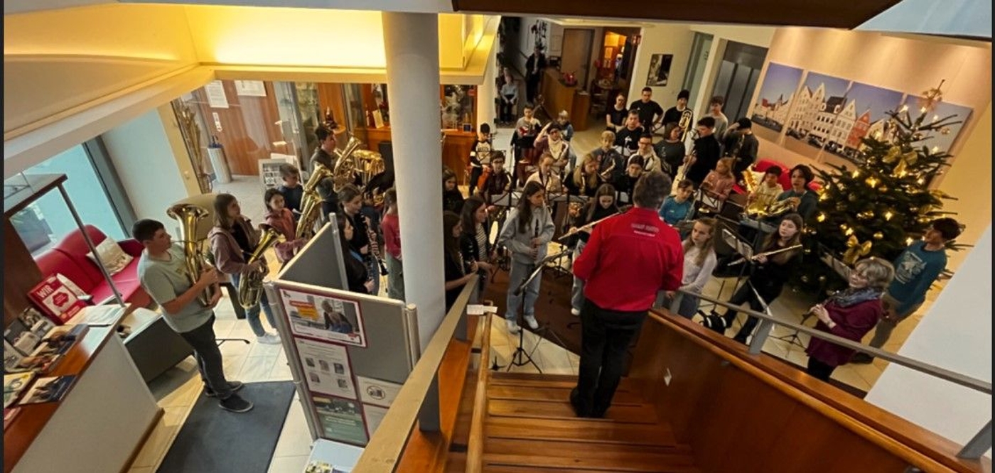 Die Schulorchester der JWR und RS-Kaufering spielen in den Seniorenheimen