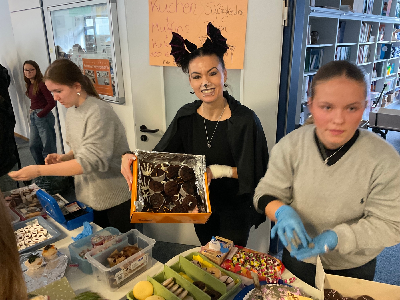 Halloween-Party der SMV - Kuchenverkauf